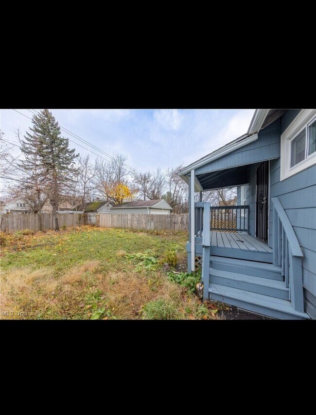 Building Photo - Charming 4-Bedroom Property in Prime Location