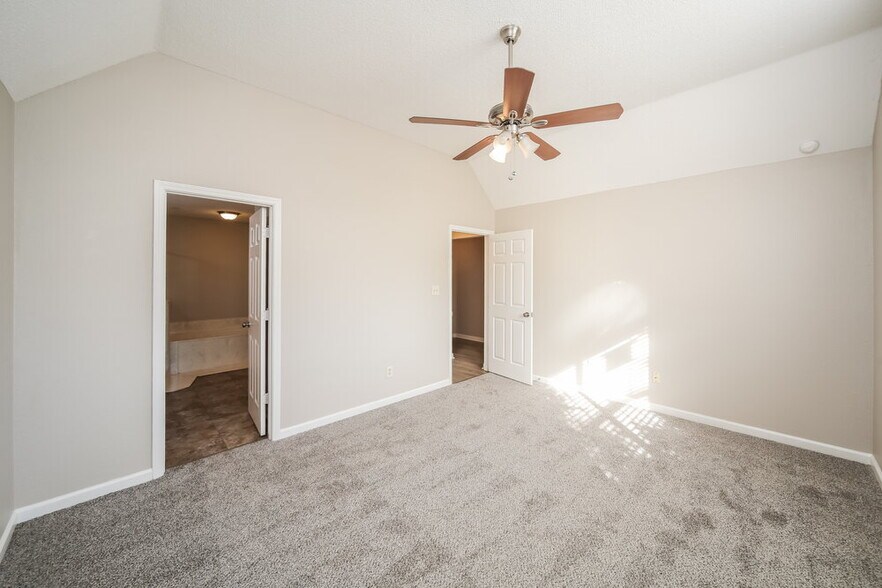 Building Photo - 6954 Naples Dr