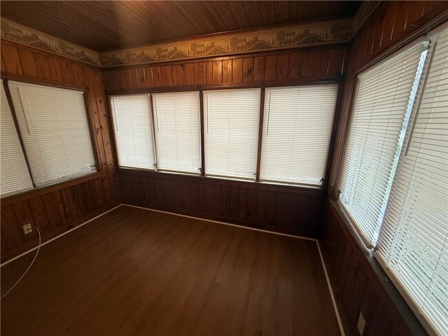 Building Photo - 120 Paris Ave