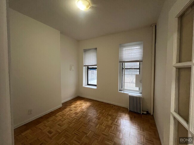 Building Photo - 922 Third Avenue
