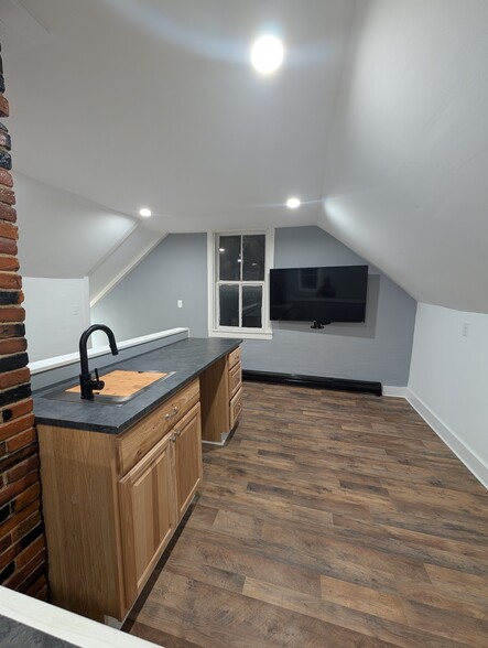 Building Photo - 9 Northfield St