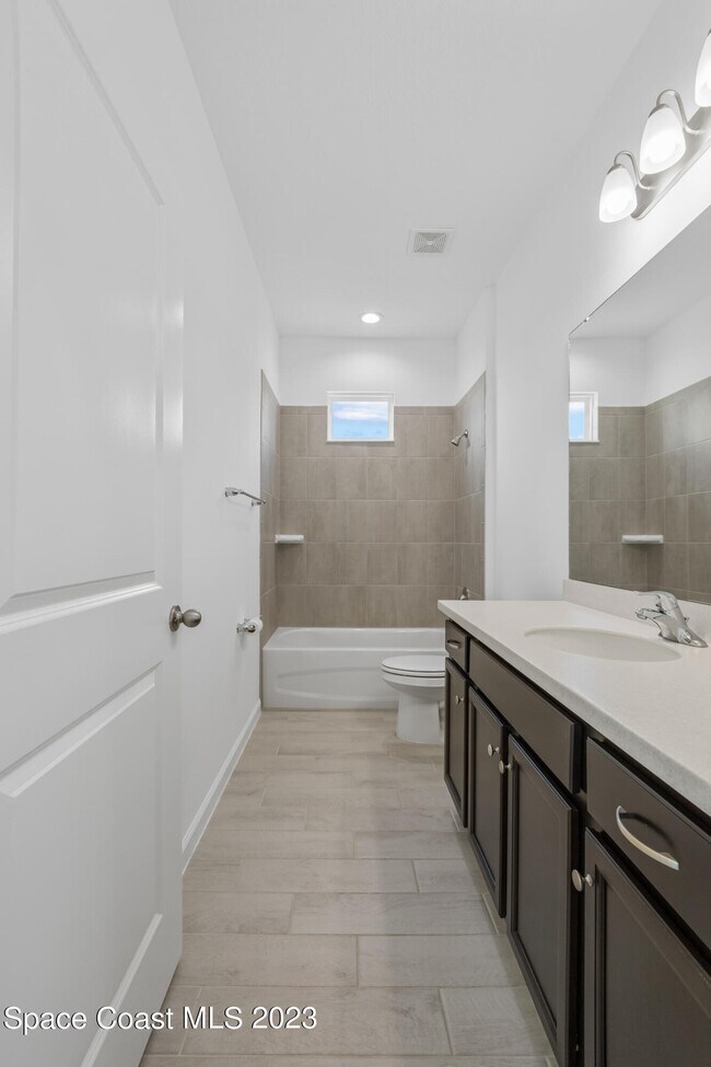 Building Photo - 285 Loymer Cir