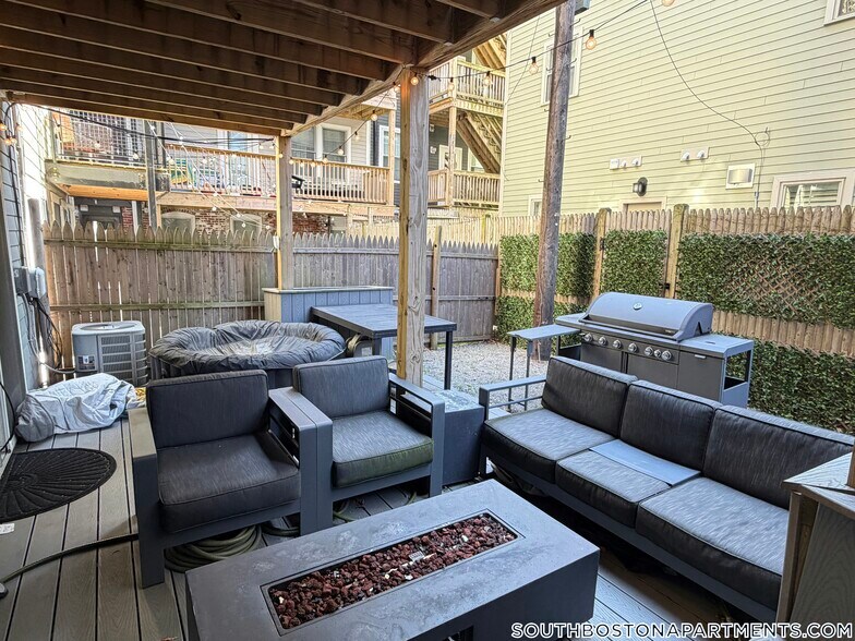 Building Photo - 9 Douglas St