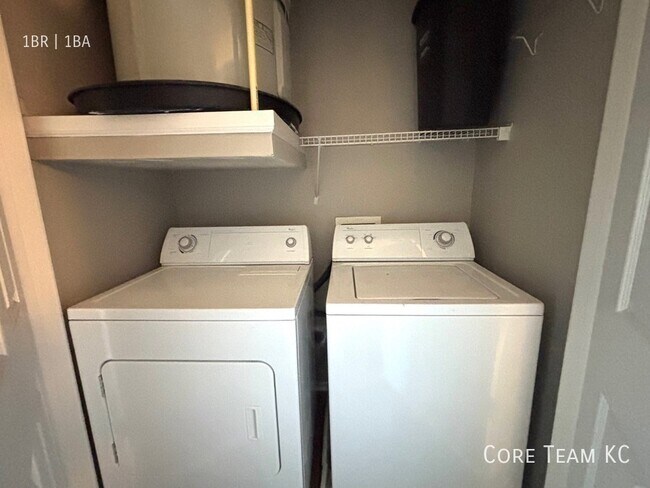 Building Photo - 701 Westport Rd