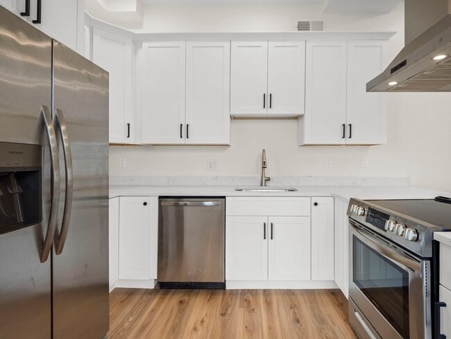 Building Photo - 14 William St