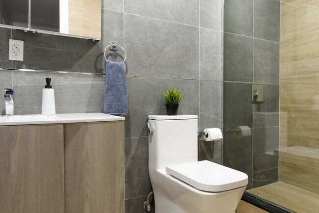 Building Photo - 1597 York Ave