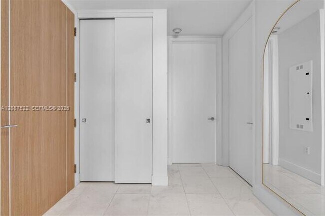 Building Photo - 15701 Collins Ave