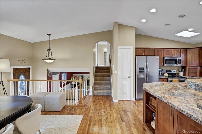 Building Photo - 2990 Roche Dr S