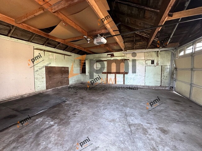 Building Photo - 202 E 250 S