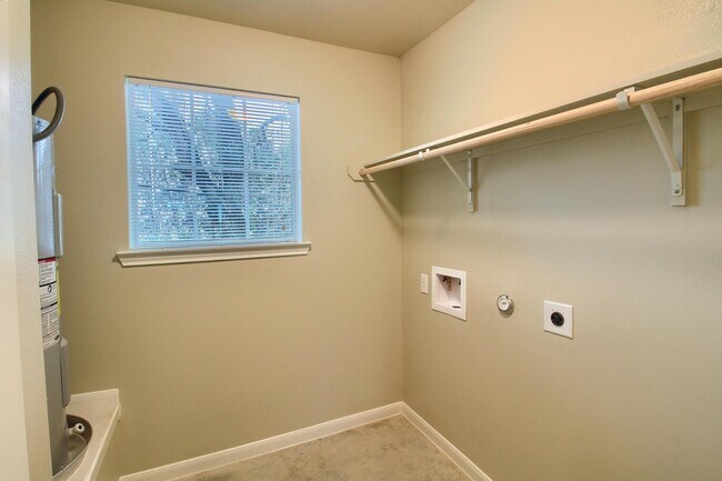 Building Photo - 300 Stubblefield Ln