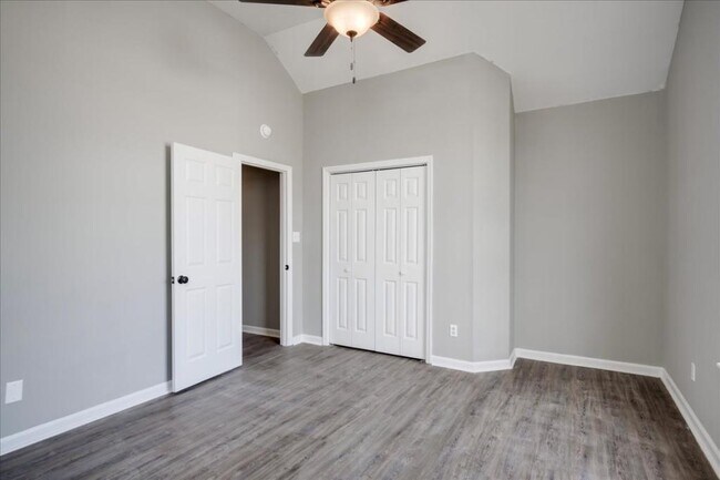 Building Photo - 4642 La Ct