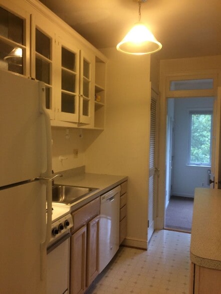 Building Photo - 4025 Davis Pl NW