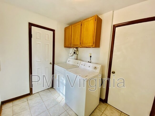 Building Photo - 604 Birchridge Ct