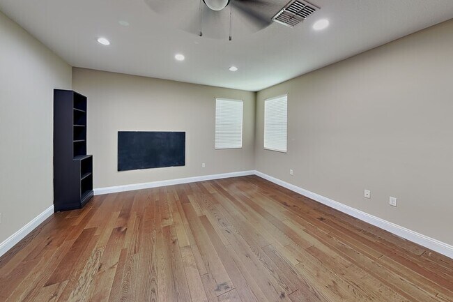 Building Photo - 124 Magneta Loop