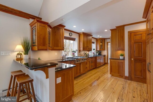 Building Photo - 1057 Vista Dr