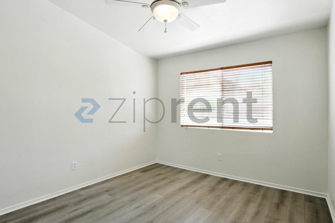 Building Photo - Unit