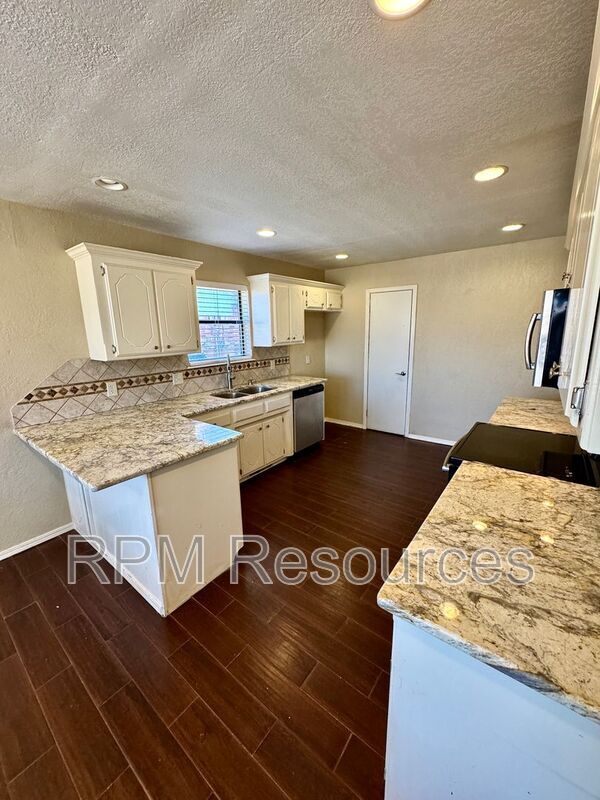 Building Photo - 1135 W Johnathan Way