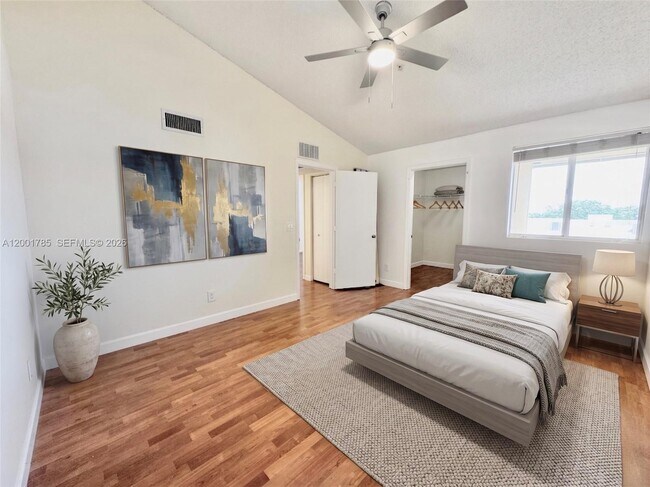 Building Photo - 9905 Westwood Dr