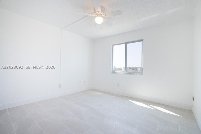 Building Photo - 14840 Naranja Lakes Blvd