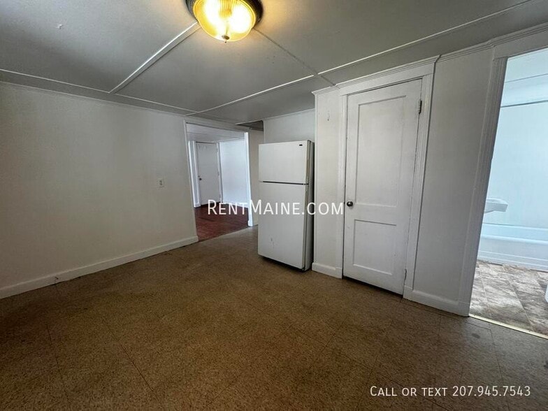 Building Photo - 276 Main St