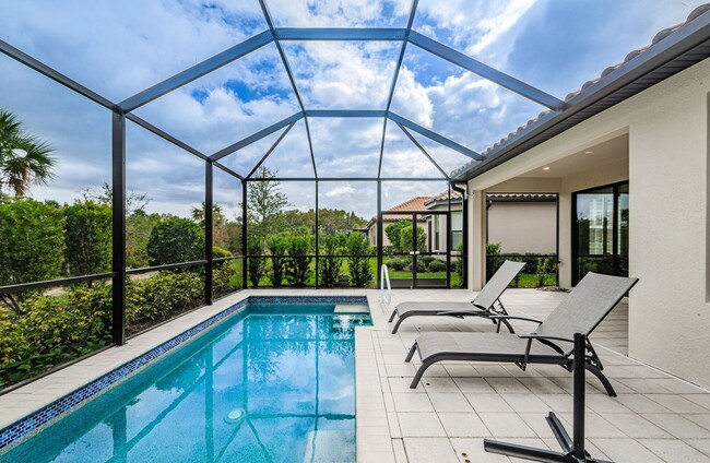 Building Photo - Beautiful Pool home in Starkey Ranch