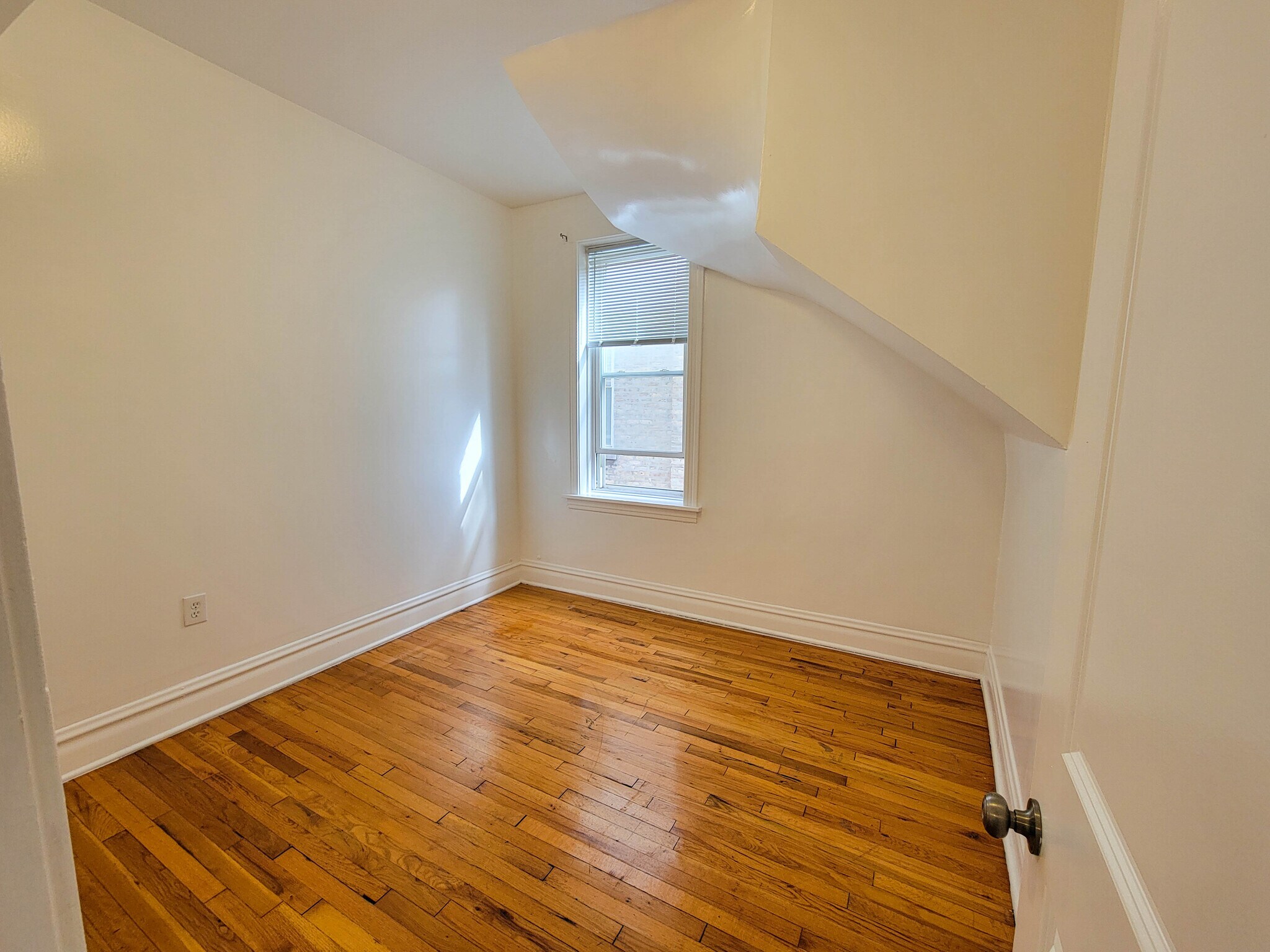 Building Photo - 4226 W Kamerling Ave