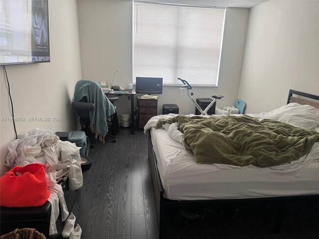 Building Photo - 492 NW 165th St