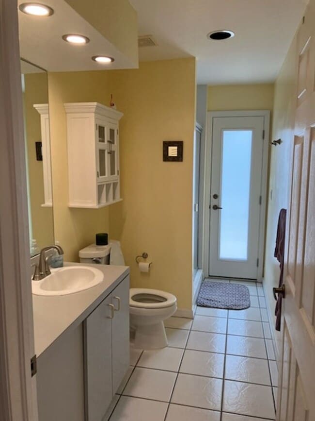 Building Photo - Home