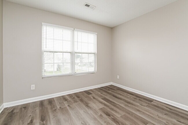 Building Photo - 3020 Hayling Dr