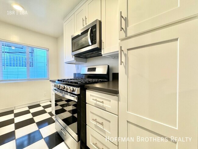 Primary Photo - 8231 De Longpre Ave