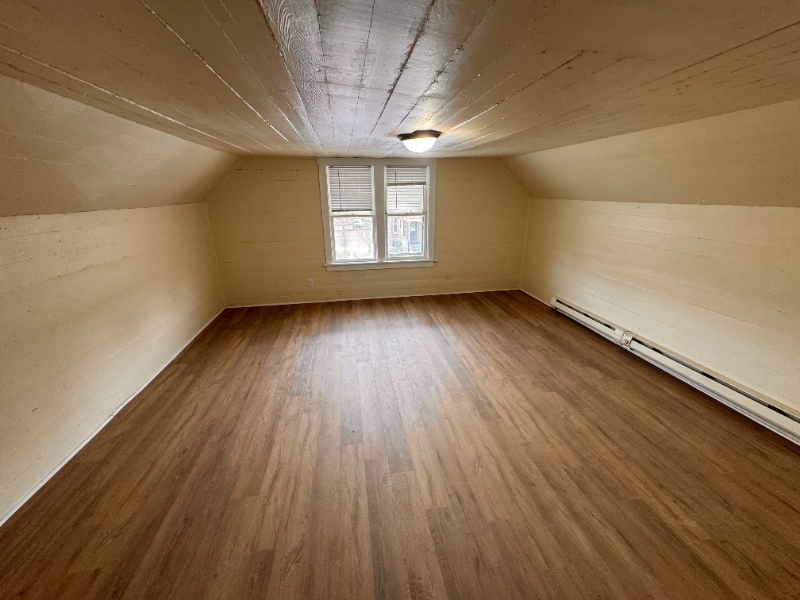 Building Photo - 2006 W Lincoln Ave