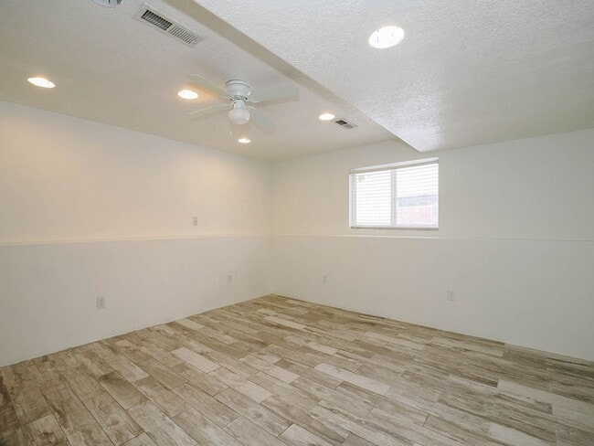 Building Photo - Beautiful Home in West Valley