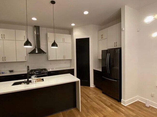Building Photo - Modern 4-Bedroom Home with Stylish Finishe...