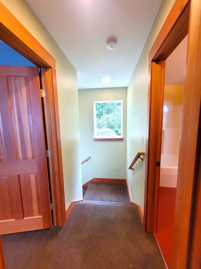 Building Photo - Beautiful South Hill Home with Bay Views 3...