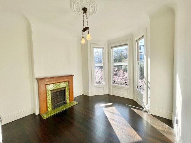 Building Photo - Prime Noe Valley 3Br/1.5Ba Top Floor Flat w/Laundry, Storage – A MUST SEE! PROGRESSIVE