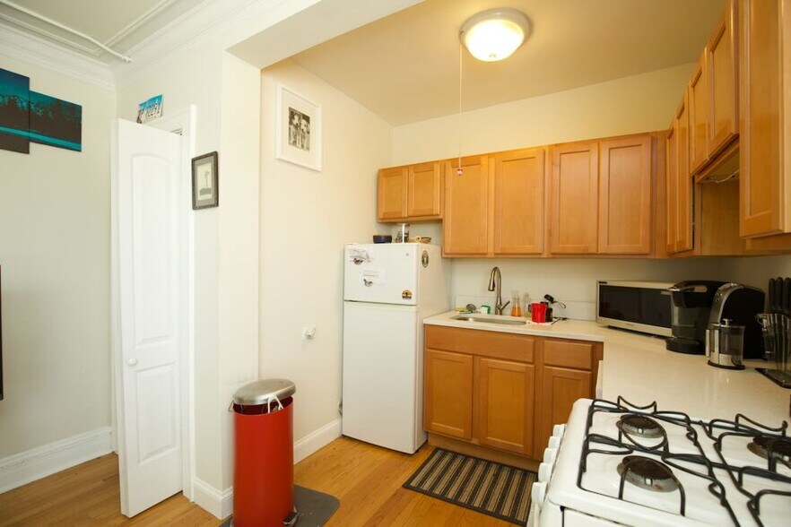 Building Photo - 918 Green Bay