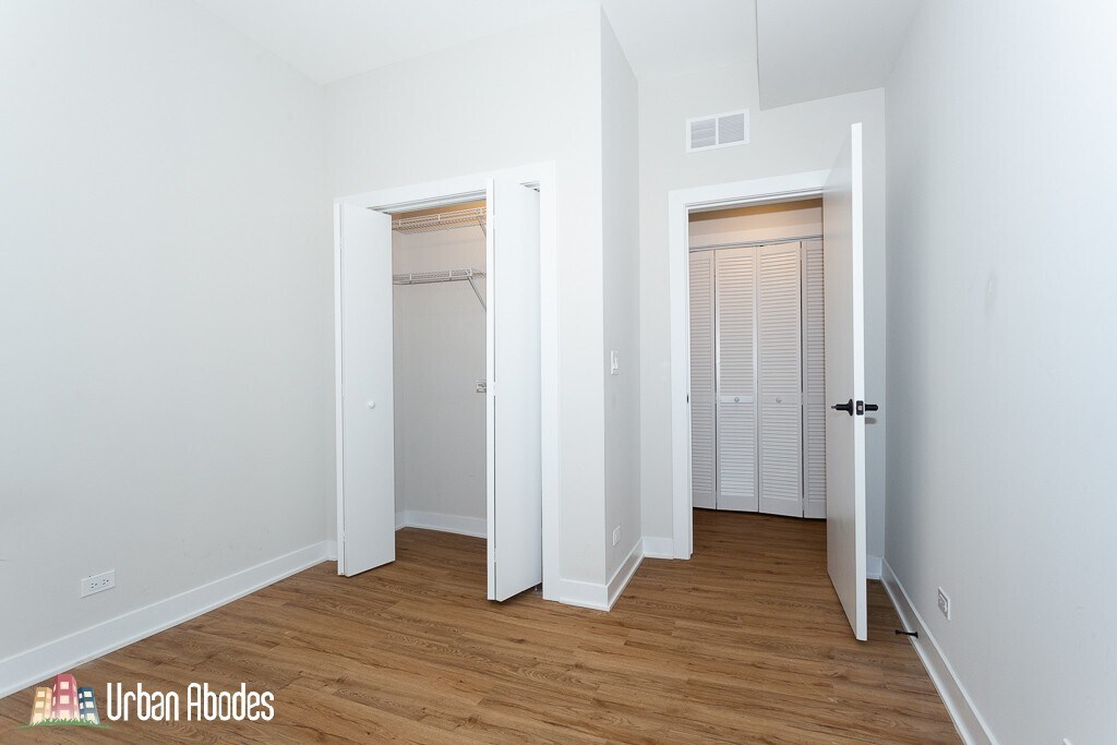 Building Photo - 651 W Wrightwood Ave