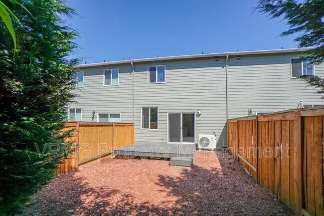 Building Photo - 2116 NE 115th Ct