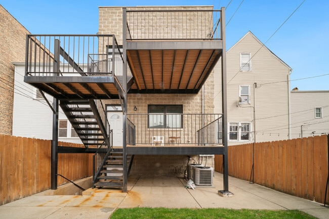 Building Photo - 938 N Washtenaw Ave