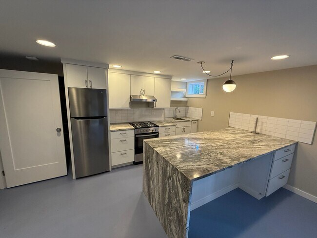 Building Photo - Stunning 4 Bed 4 Bath Home Steps from Golden Gardens in Ballard with MIL Suite