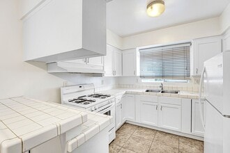 Building Photo - 744 S Windsor Blvd