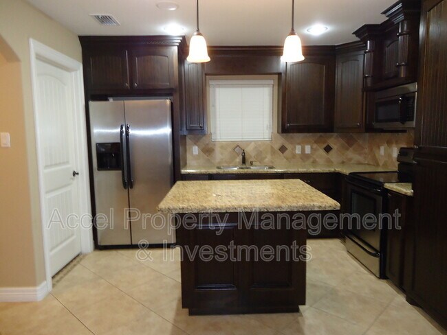 Building Photo - 8902 N 36th Ln
