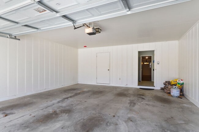 Building Photo - 2013 Fox Ridge Rd