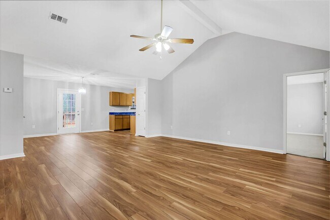 Building Photo - 3 bedroom 2.5 bath home