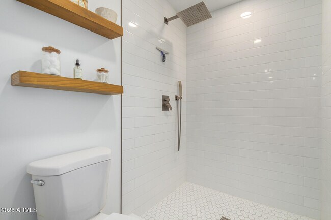 Building Photo - 5038 E Winchcomb Dr