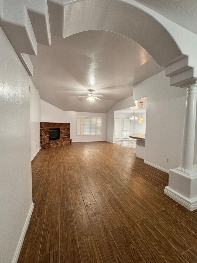 Building Photo - Beautiful 3-Bedroom Home in NW Bakersfield $2,300 rent/deposit !!!!