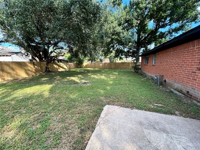 Building Photo - 607 La Riviera Cir