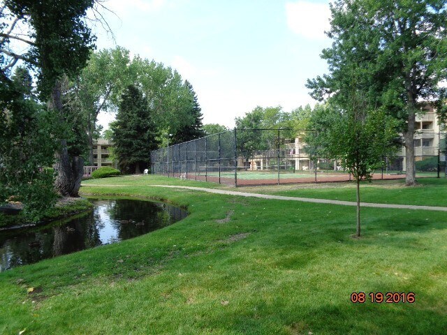 Building Photo - Ground Floor 1 BR/1 BA in Secured Bldg!