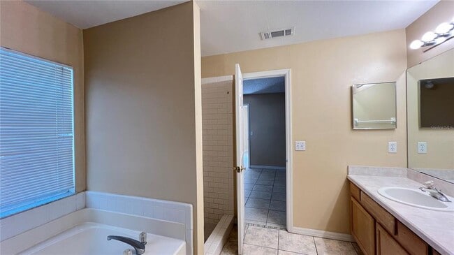 Building Photo - 1547 Oak Hill Trail