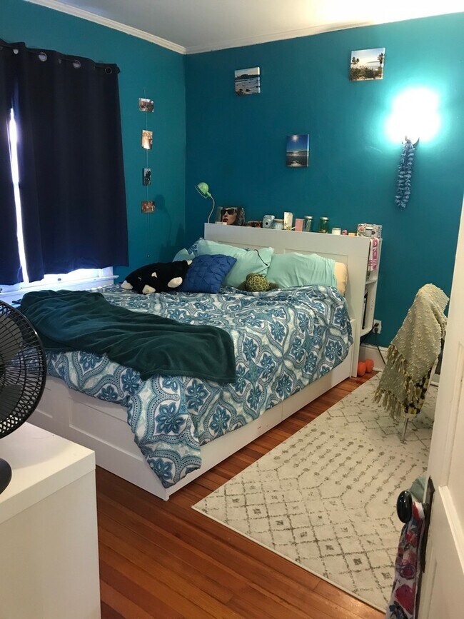 Building Photo - 135/137 Whitney